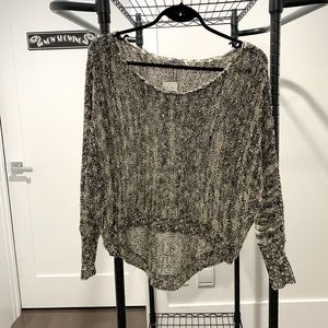 Hugging Kisses, black and white cropped sweater with sequins.size: L/XL